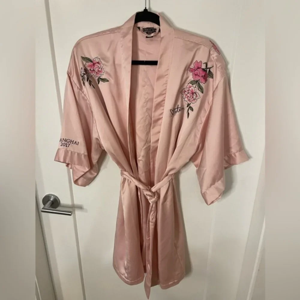 Victoria Secret Shanghai 2017 Fashion Show Rose Embroidered Robe Kimono XS/S - Picture 6 of 8